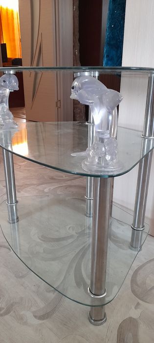 продам  стекляный столик