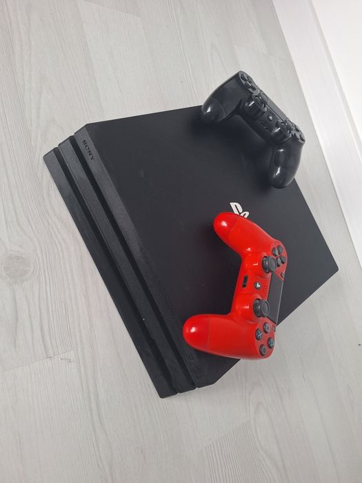 Playstation 4 Pro , 2 manete , state incarcare manete + joc gratis
