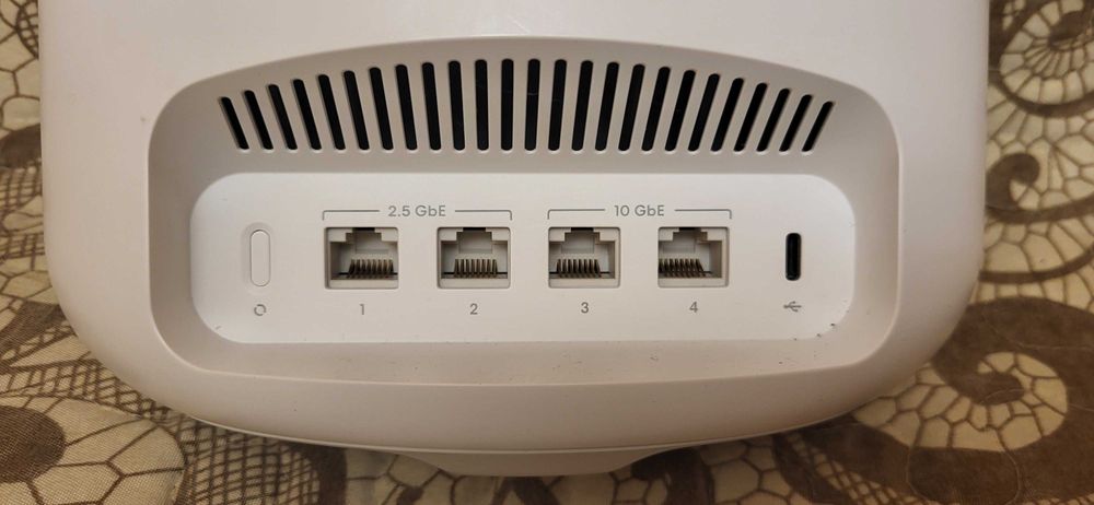 Router WiFi Amazon EERO Max 7 Mesh, 10 Gbps Ethernet, Acoperire de pana la 230 m2 conexiuni la peste 250 de dispozitive ,Ultima genatie