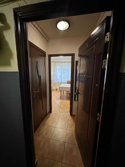 Închiriez garsonieră