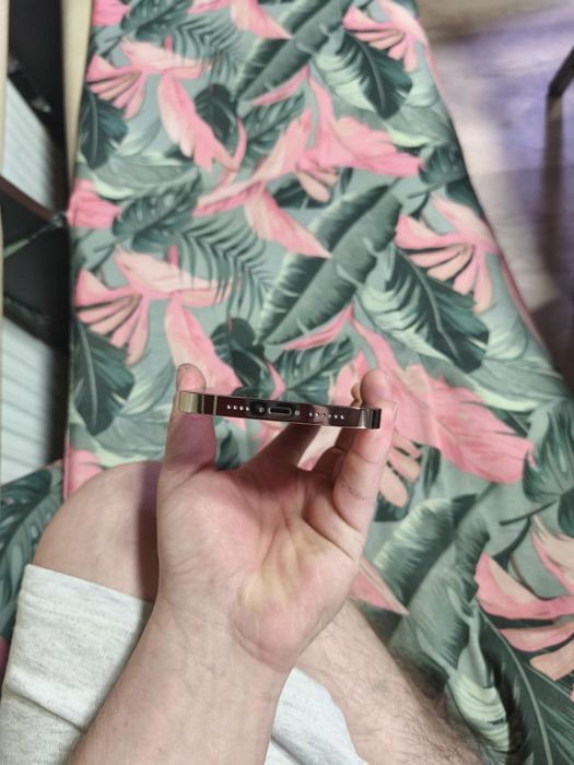 Vând iPhone 14 pro max