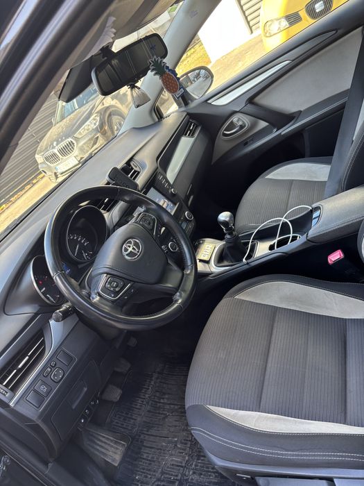 Toyota AVENSIS 2.0 Diesel 2015