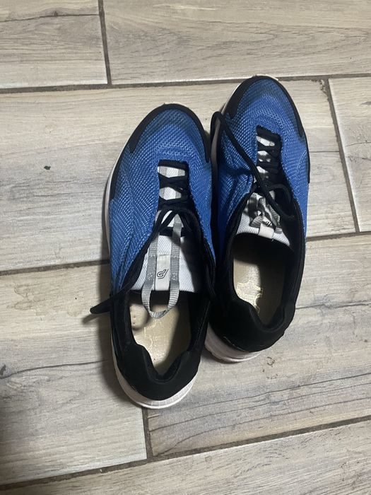 Adidasi Filling Pieces