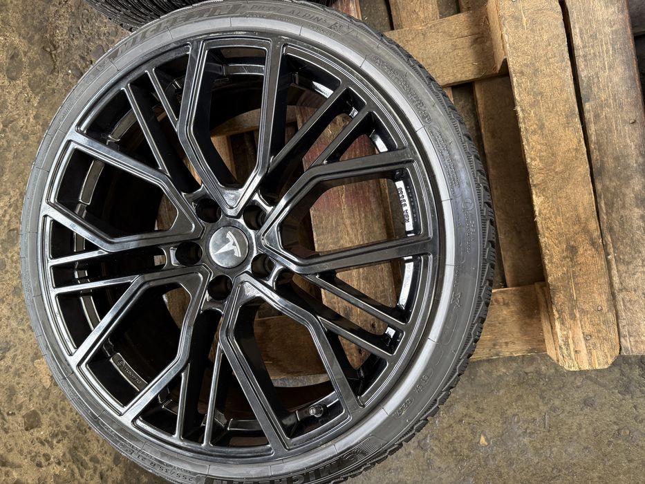 Jante Tesla model Y in doua dimensiuni spate 275/35 21 fata 255/35 21