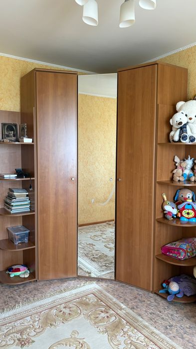 Продаю угловой шкаф недорого