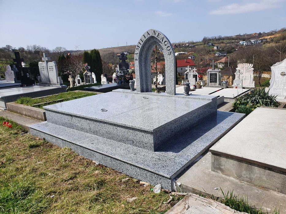 Cruci si morminte marmura si granit