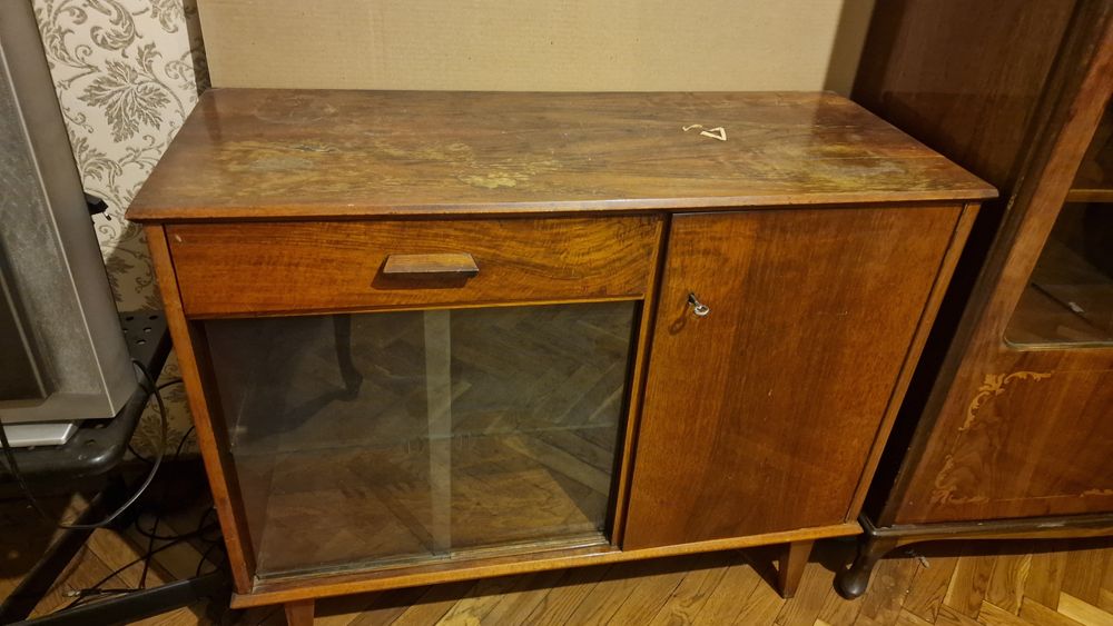 Продам старинный комод с выдвижным ящиком