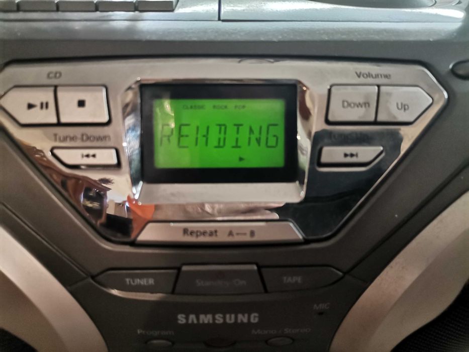 Радиокасетофон Samsung RCD-S50 (За ремонт на CD / За части)