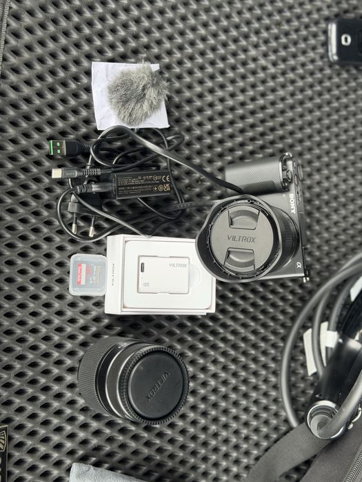 Sony ZV-E10 vlog / video kamera set sotiladi (ideal holat)