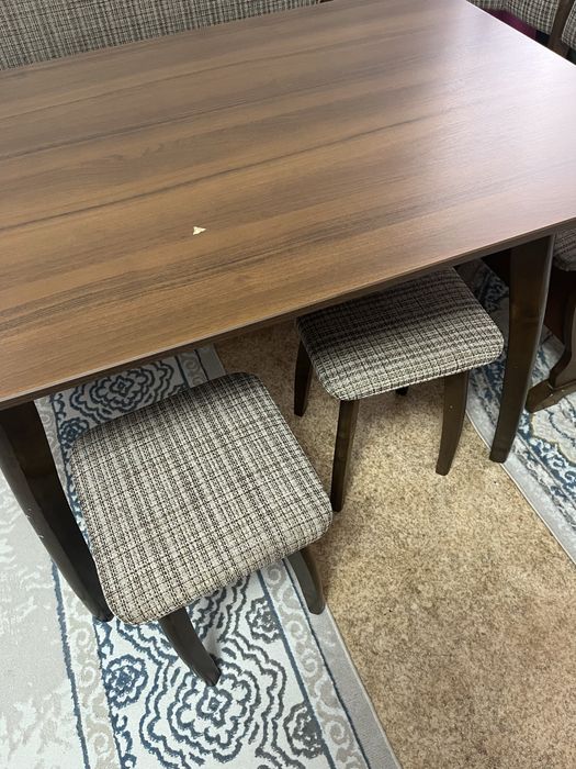 Кухонный стол со стульями