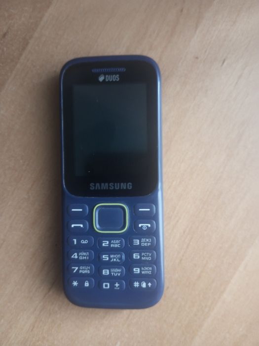 Продам сотовый samsung