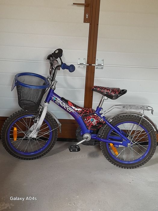 Детско колело синьо и розово в отлично състояние.Синьото е 250 лв.