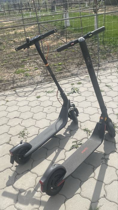 Vând doua trotinete ninebot
