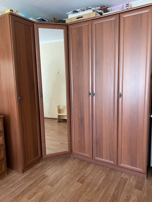 Продается шкаф с комодом
