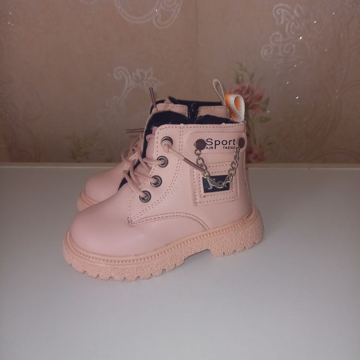 Продам ботинки для девочек