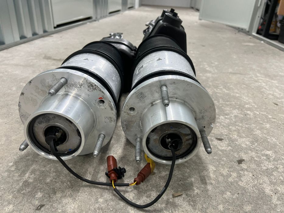 Предни възглавници и амортисьори за Порше Тайкан 9J1.616.038.D