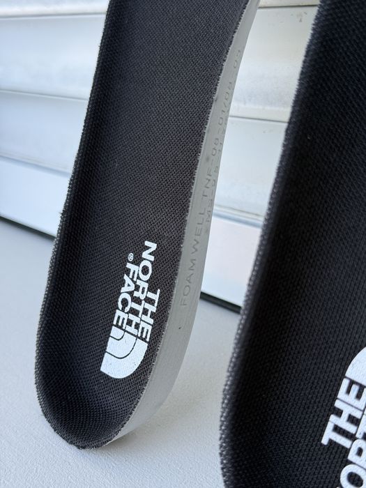 Обувки North Face Clyffe черни