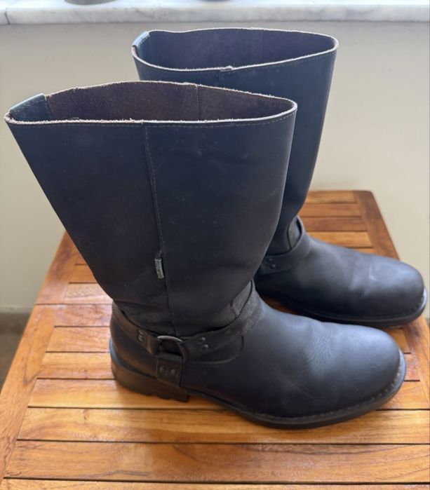 Ghete piele Levis