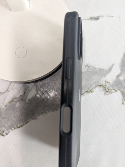 Оригинальный чехол для iPhone 16