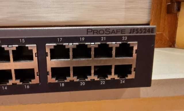 Суич Netgear ProSAFE FS728TP PoE