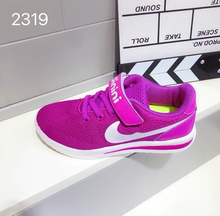 Продам новые кроссовки размер 27