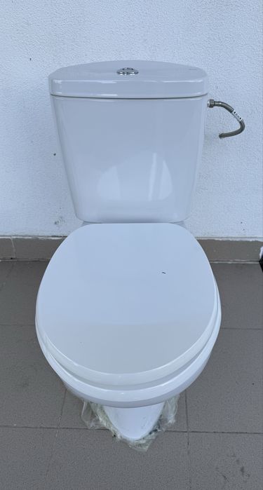 Vand vas toaleta cu rezervor , mobilier baie cu chiuveta si baterie