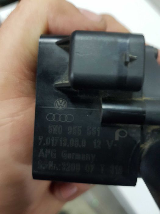 Pompa recirculare apa 5N0965561 VW Tiguan Golf 6 Octavia A3 8P