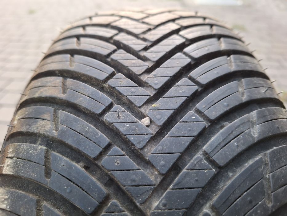 Vând  anvelopa  all season