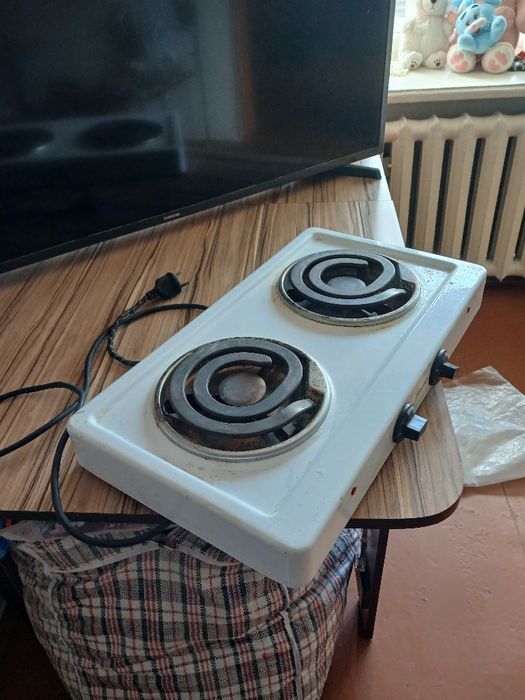 Продам настольн электрическ плиту