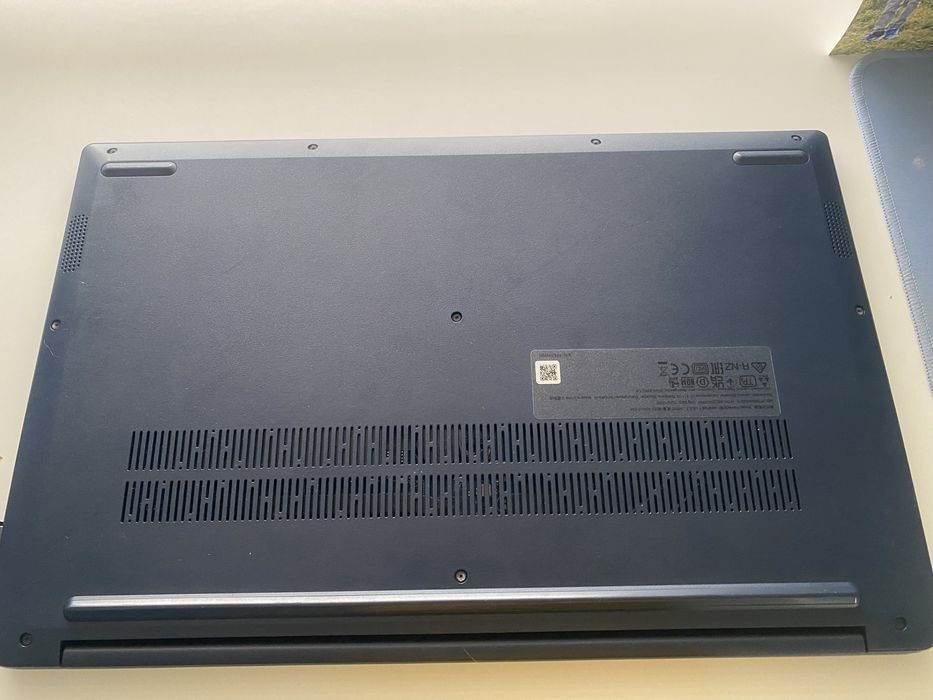 Vand leptop Lenovo Idea Pad 3