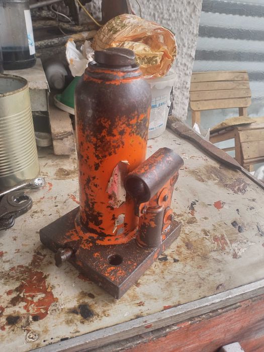 Крик иПежо 405,антика от 1980