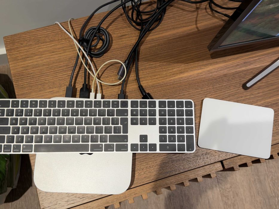 Mac Mini M2 16GB RAM + Touch ID Keyboard + Trackpad