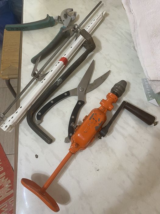 Струбцина,  ручная дрель