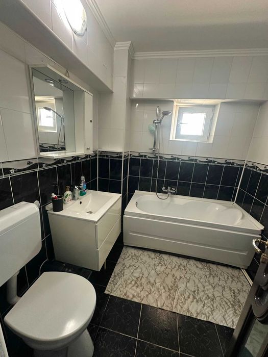 Proprietar-Vand apartament cu 3 camere Buhuși, str.1 mai