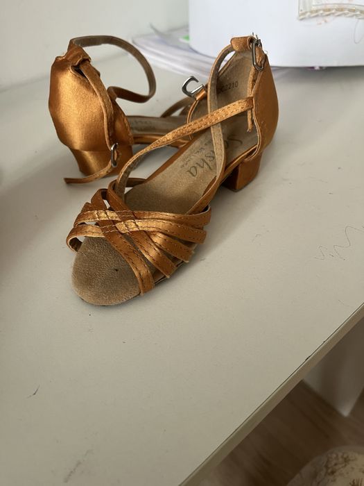 Туфли для танцев на девочку