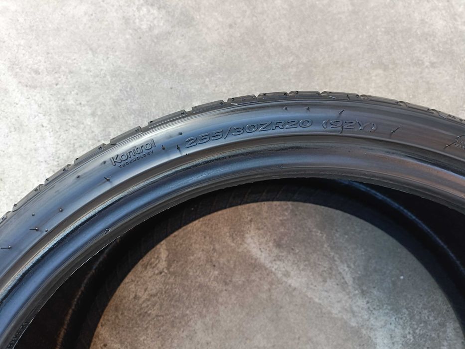 O anvelopa de vara 255 30 20 hankook ventus S1 evo 3 cu 6,8 mm