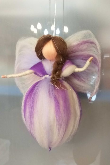 Zâna bucuriei - Figurină din lână inspirată din pedagogia Waldorf.