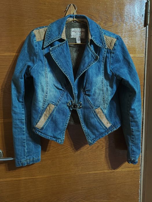 Одежда для женщин и девушек. Кофточка теплая , рубашка, куртка.