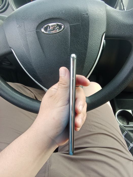 Продам телефон Хуавей п20