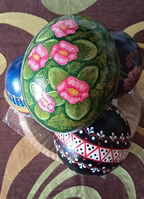 Ouă de struț pictate