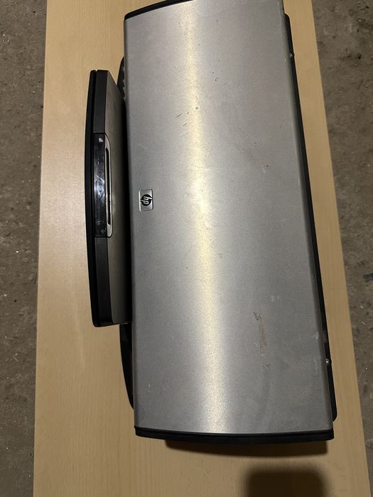 Продавам цветен принтер HP Deskjet D4260