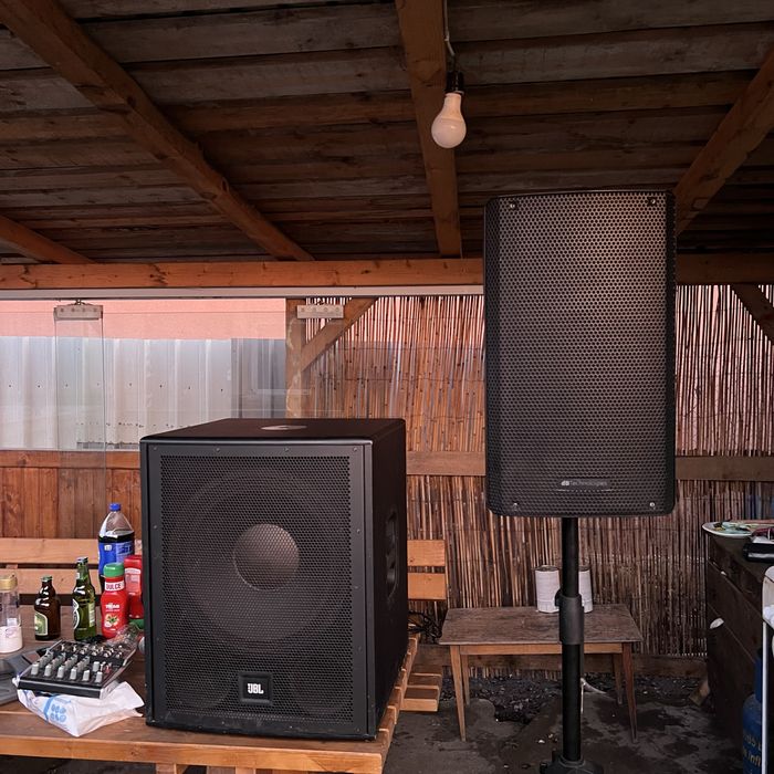 Sistem audio format dintr-o boxa si un bass