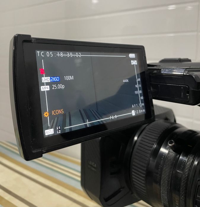 Panasonic AG-DVX200 4K Camcorder