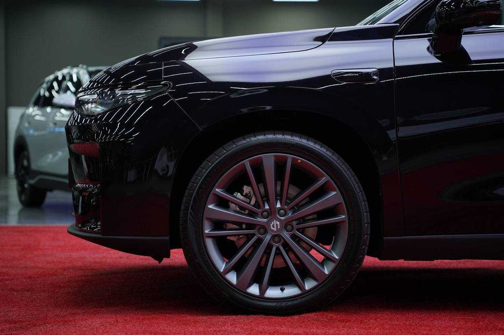 Leapmotor C16 Hybrid 3 Позится