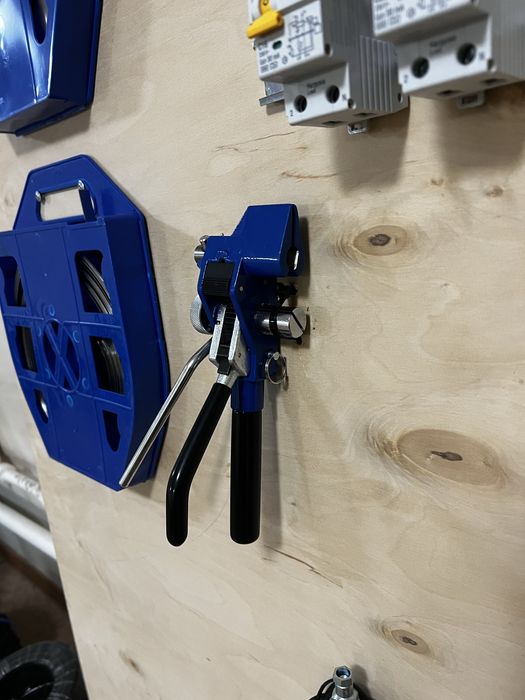 Инструмент для резки и натяжки стальной ленты