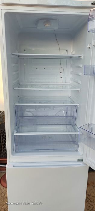 Хладилник Веко RCSA 330K30W 186см