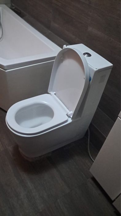 Продам ванна,раковина,унитаз