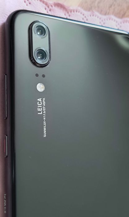 Huawei P20 + Huse 2 buc.