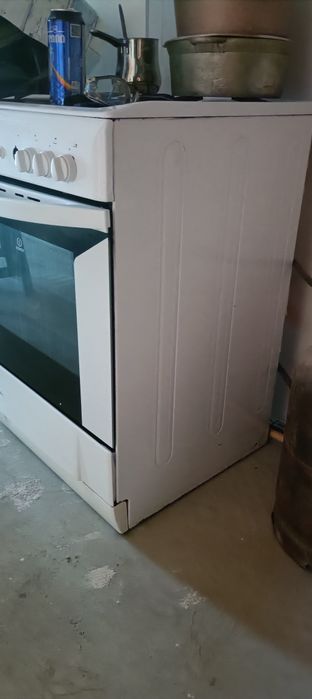 Vând/schimb Aragaz Indesit 4 ochiuri