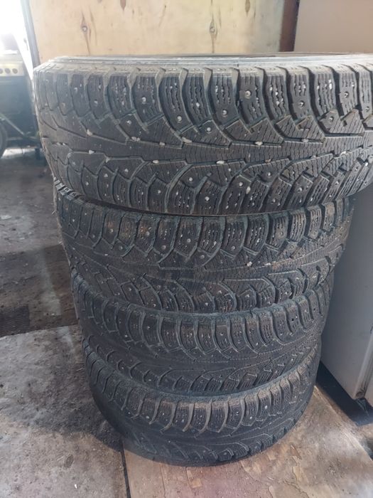 Продам резину на 15 и на 17